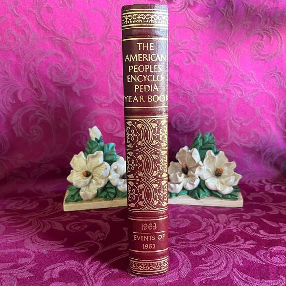 The American Peoples Encyclopedia Year Book 1963: Events of 1962. Birthday Gift! - Picture 2 of 11